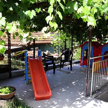 Family Apartment With Garden Sarajevo Eksteriør bilde