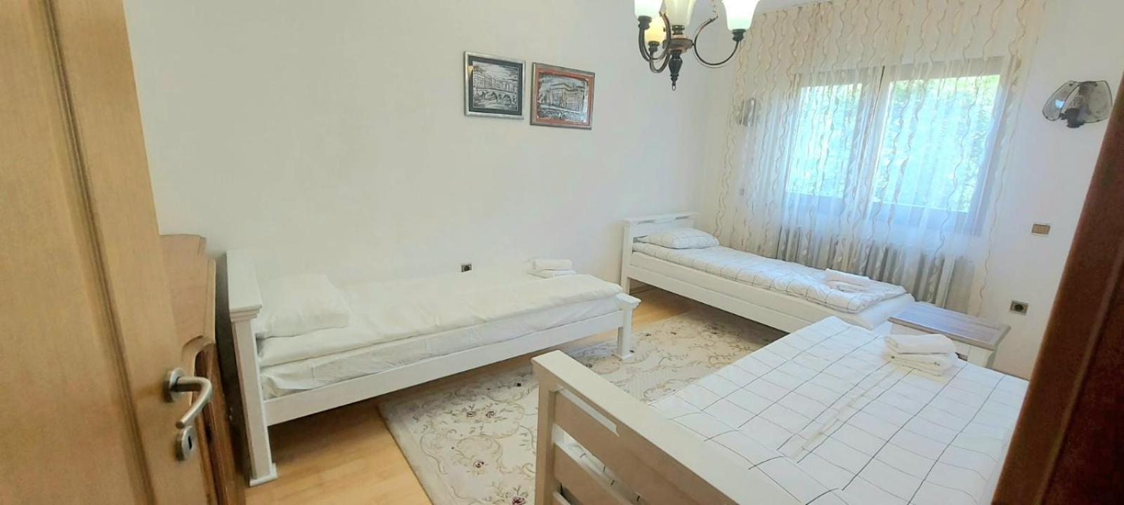 Family Apartment With Garden Sarajevo Eksteriør bilde