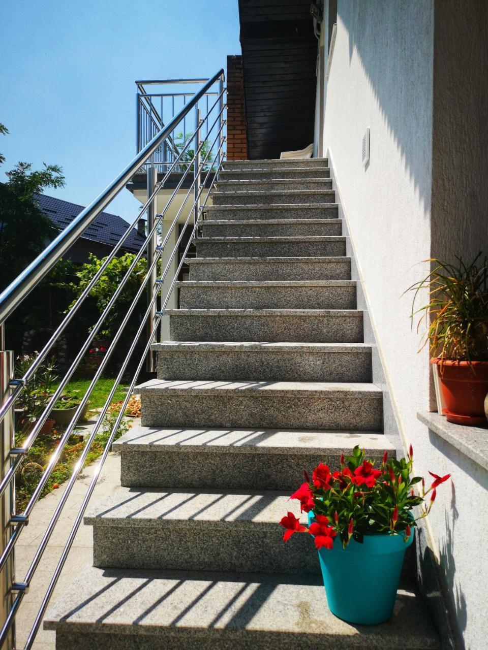 Family Apartment With Garden Sarajevo Eksteriør bilde