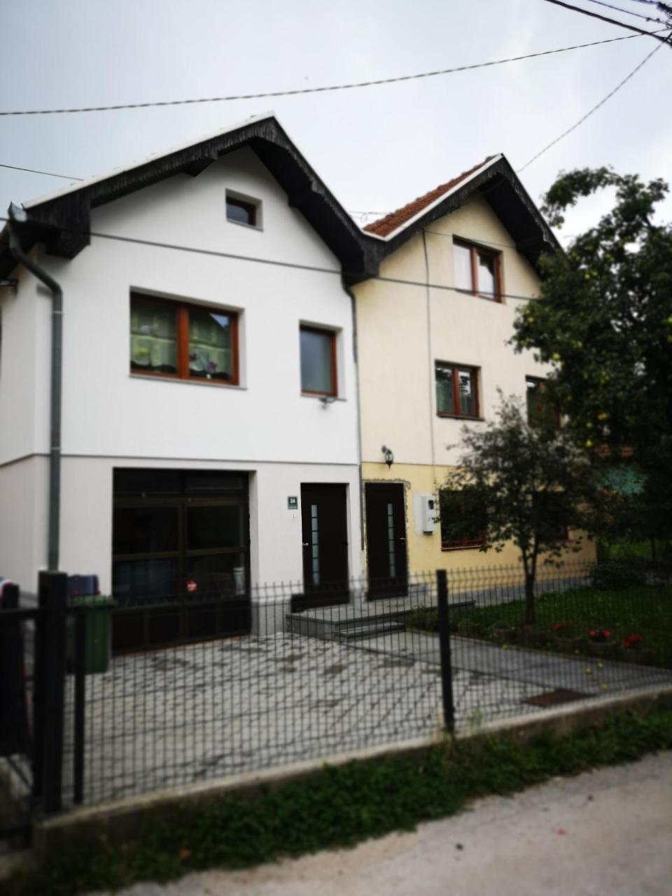 Family Apartment With Garden Sarajevo Eksteriør bilde