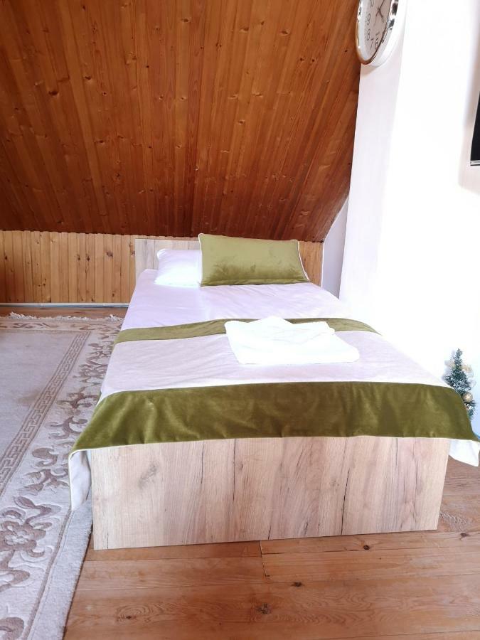 Family Apartment With Garden Sarajevo Eksteriør bilde